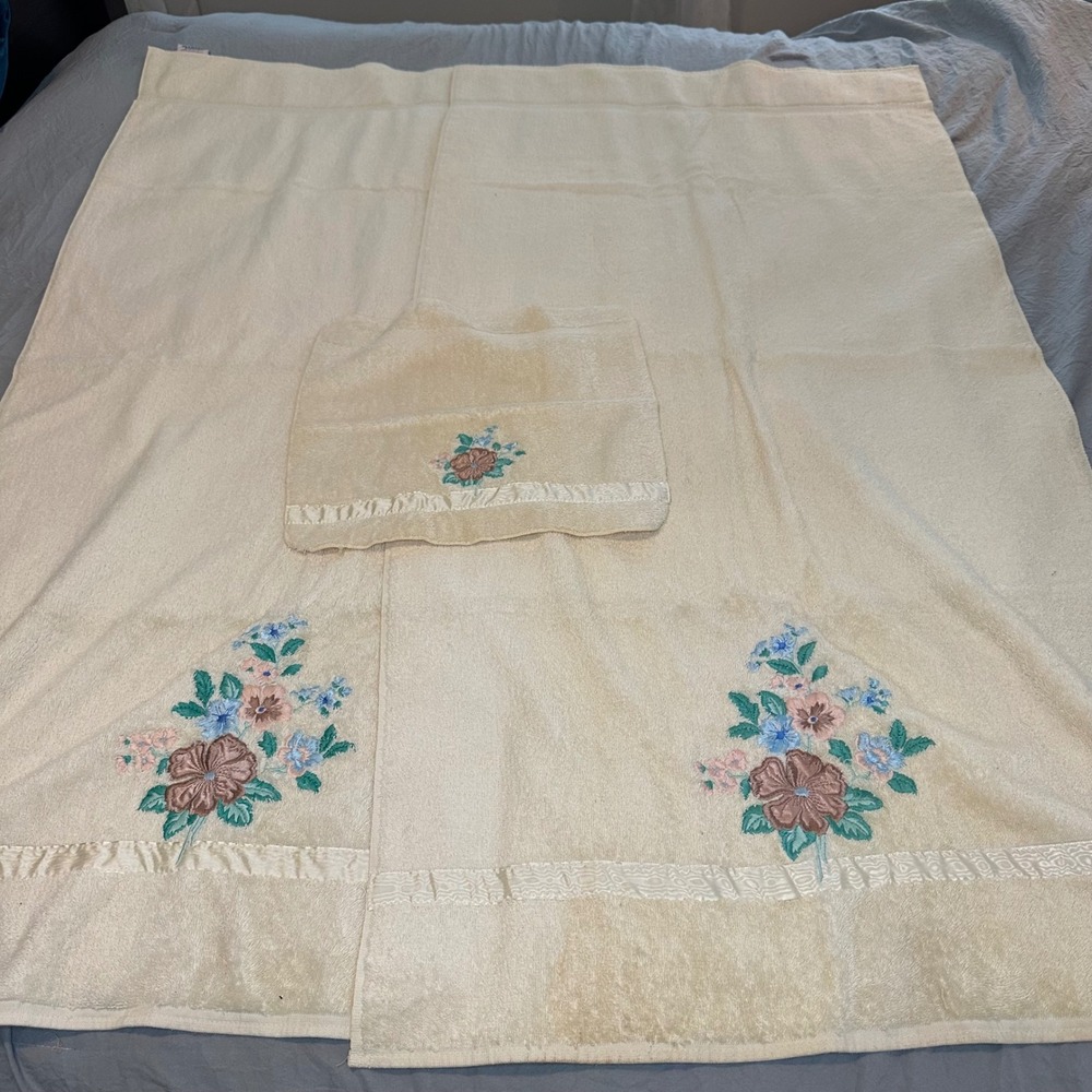 VTG Martex Inspiration Pima Cotton Towel Set 3pc Floral Embroidered Cream USA - Picture 4 of 6